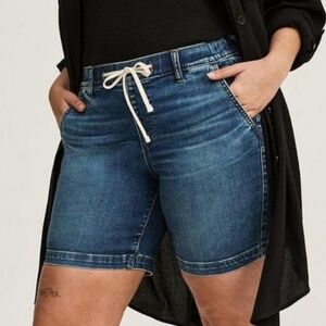 Torrid - Weekend Mid-Rise Bermuda Blue Stretch Jean Pull-on Drawstring Short 2X